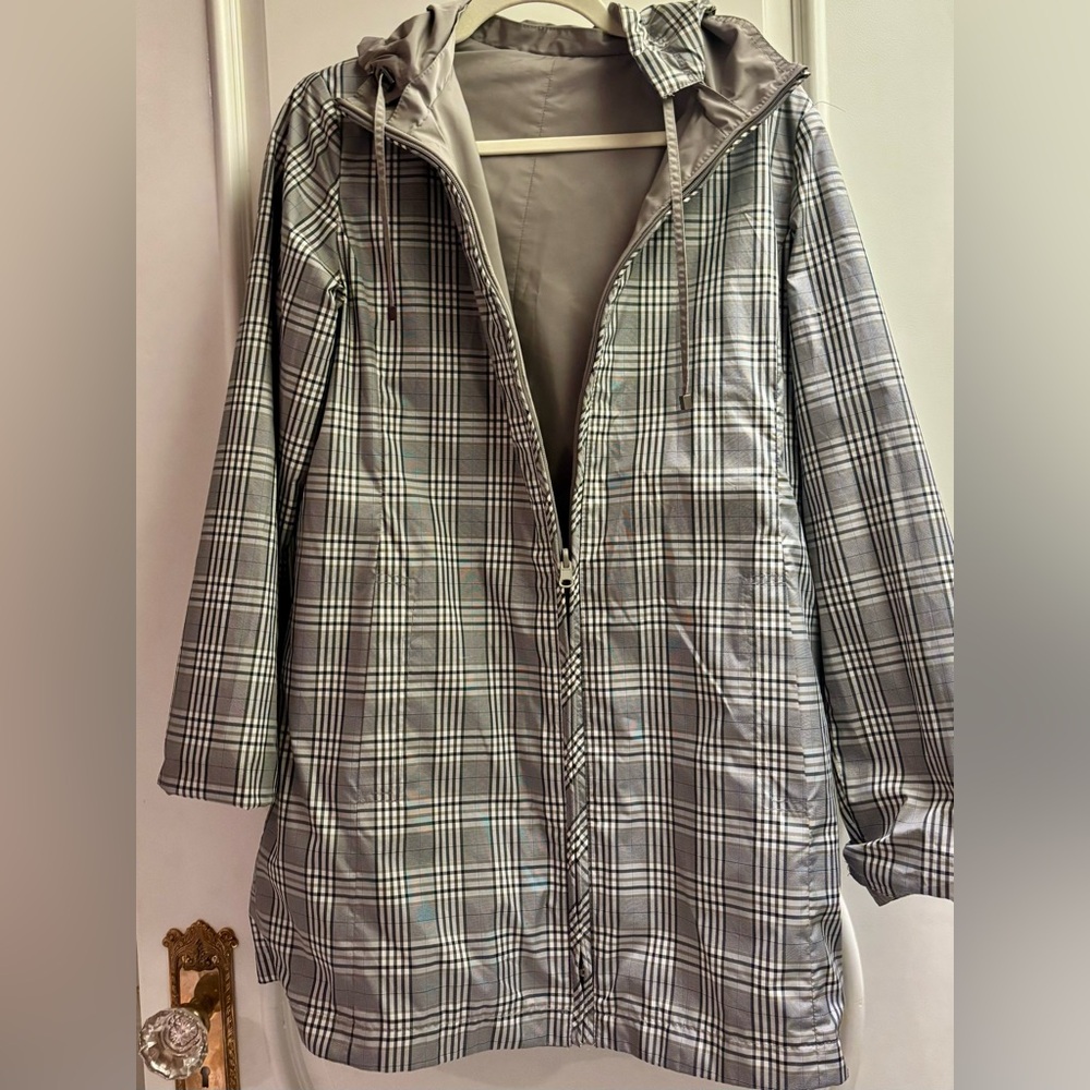 Orvis Woman’s Raincoat - Picture 4 of 8
